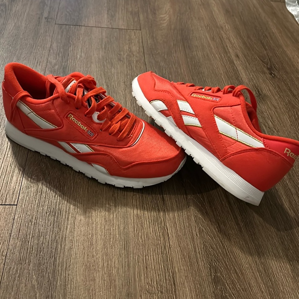Reebok classics size 7